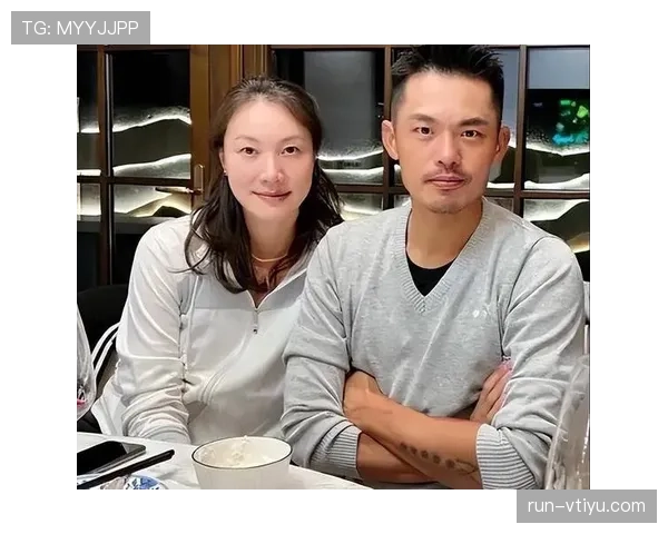 刷到林丹最新街拍，手上那块表的钱能交我半年房租，心态被碾碎了